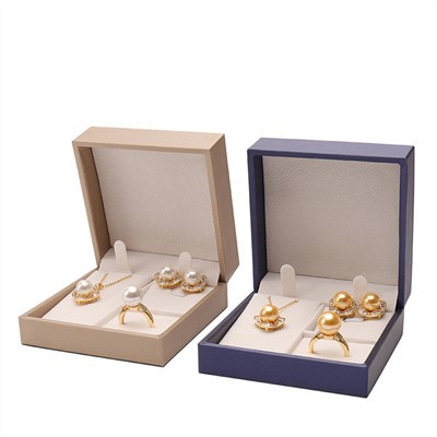 How to transport velvet jewelry packaging safely?